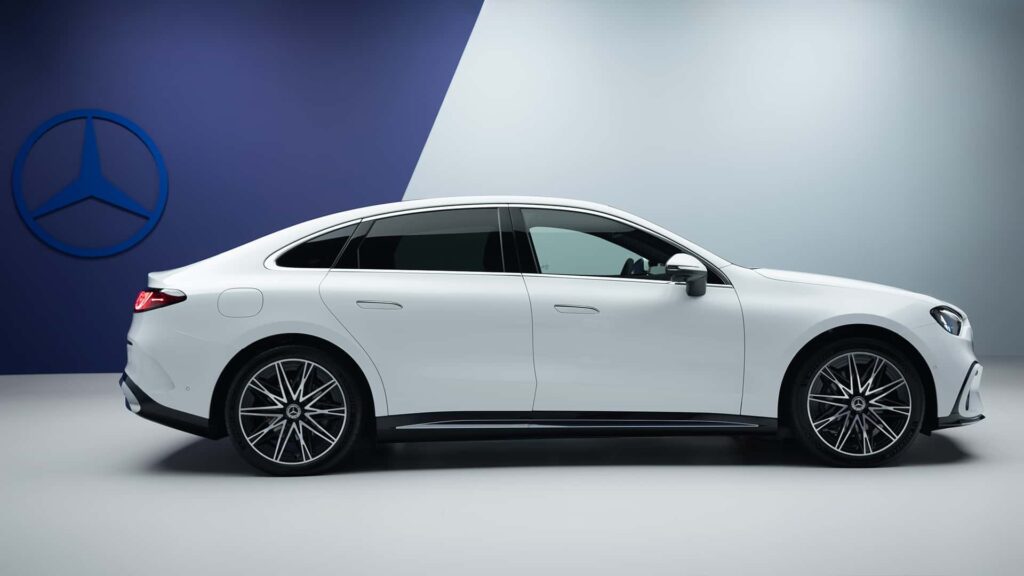 Mercedes-Benz Classe C 2027: elétrico, com design cupê e tela MBUX de 39,1 polegadas