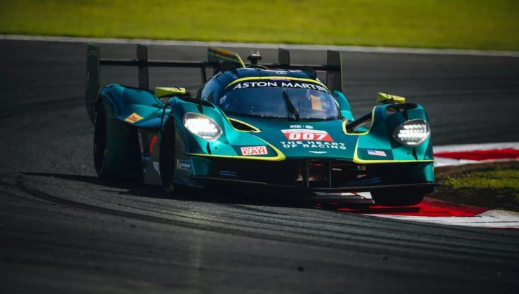 Aston Martin testa supercarro secreto que parece um Batmóvel nas pistas